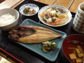 2014/6/12 本日のお昼ごはん☆焼き魚(ほっけ)、皿うどんあんかけ