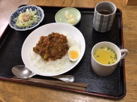 2017.7.24 今日のお昼ごはんはドライカレー、カボチャスープ、サラダです。